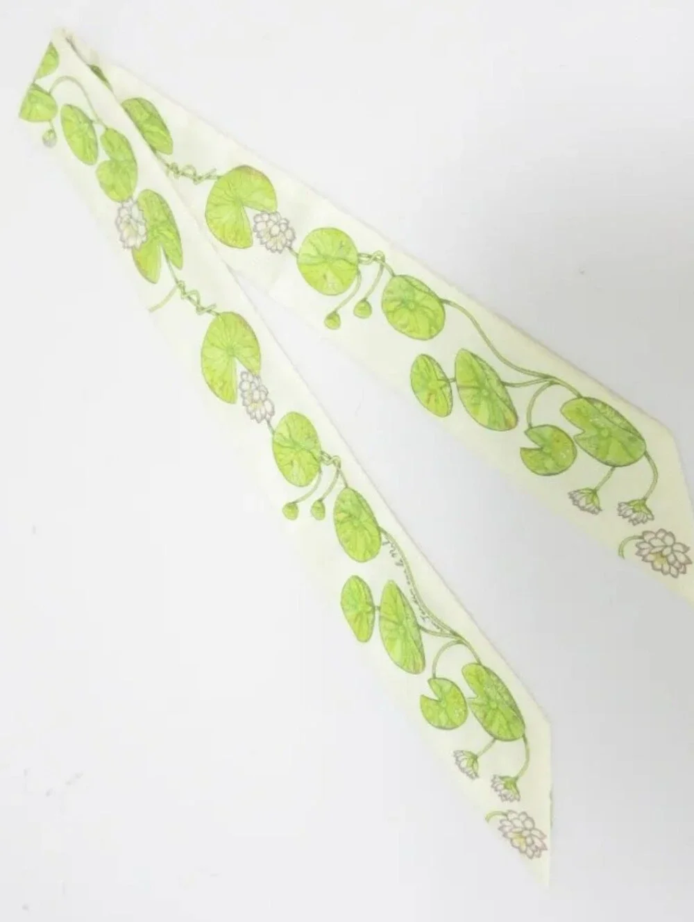 Hermes White/Green 'un Jardin sur le Nil' Silk Twilly Scarf Green Lily Pad Motif